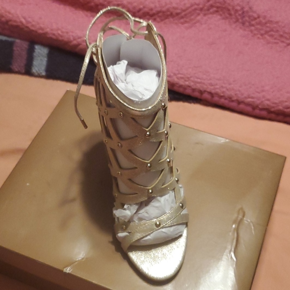 Shoes - Picture 2 of 3